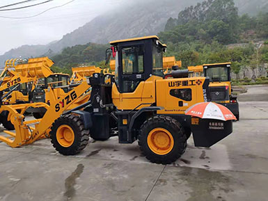 恭喜羅總喜提新車，山宇裝載機940走起，山宇重工，助您成功！